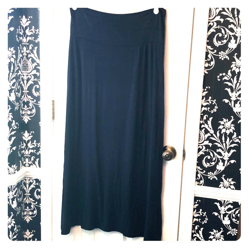 Navy maxi skirt! Very gently used!